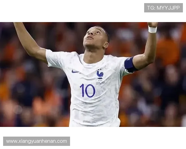 法国队官方确认：姆巴佩左脚踝扭伤提前离队 已启程返皇